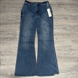 78 & Sunny Day Eden Flared Women's Jeans in Pacific 6